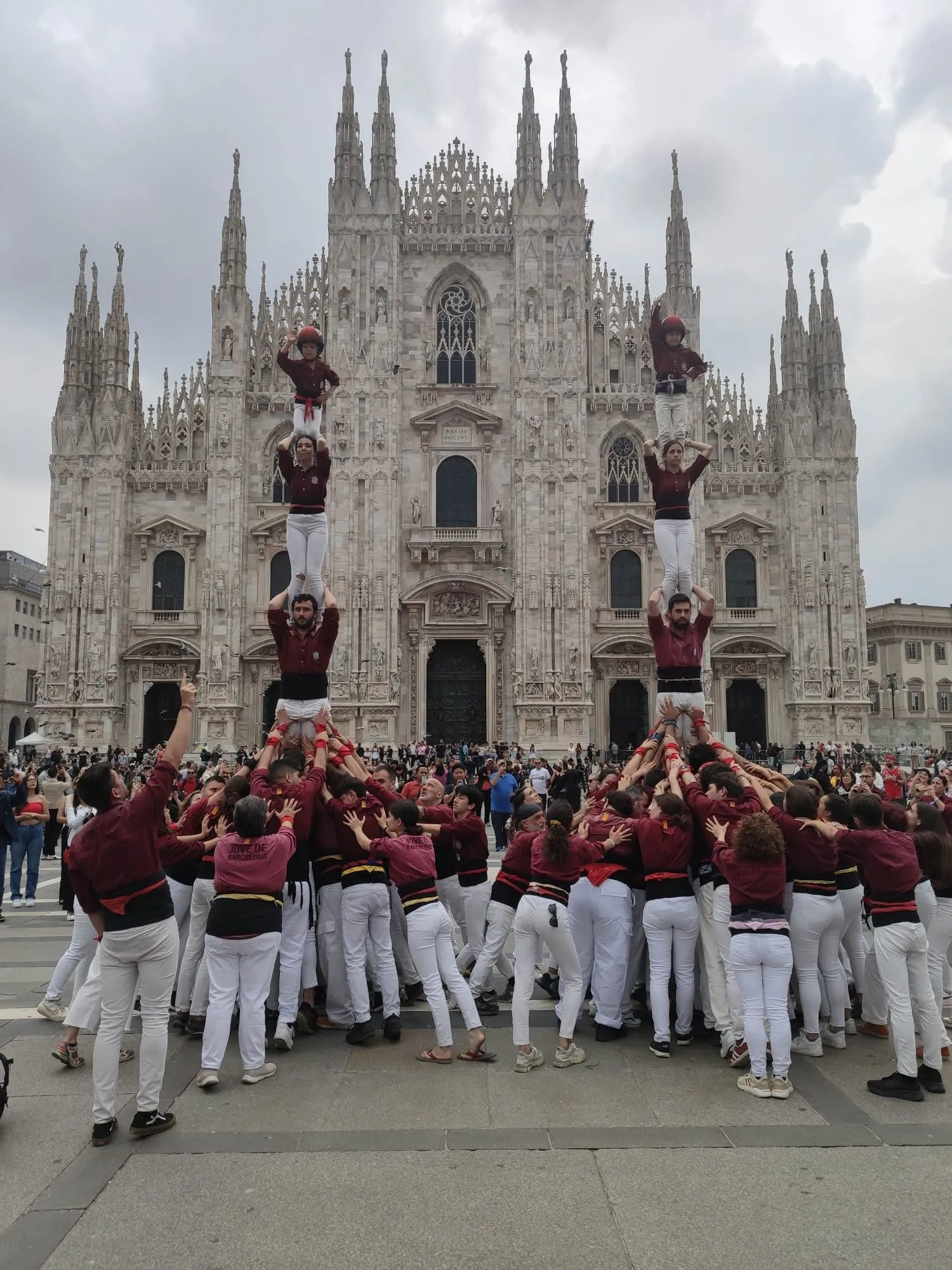 castells duomo mila colla jove barcelona