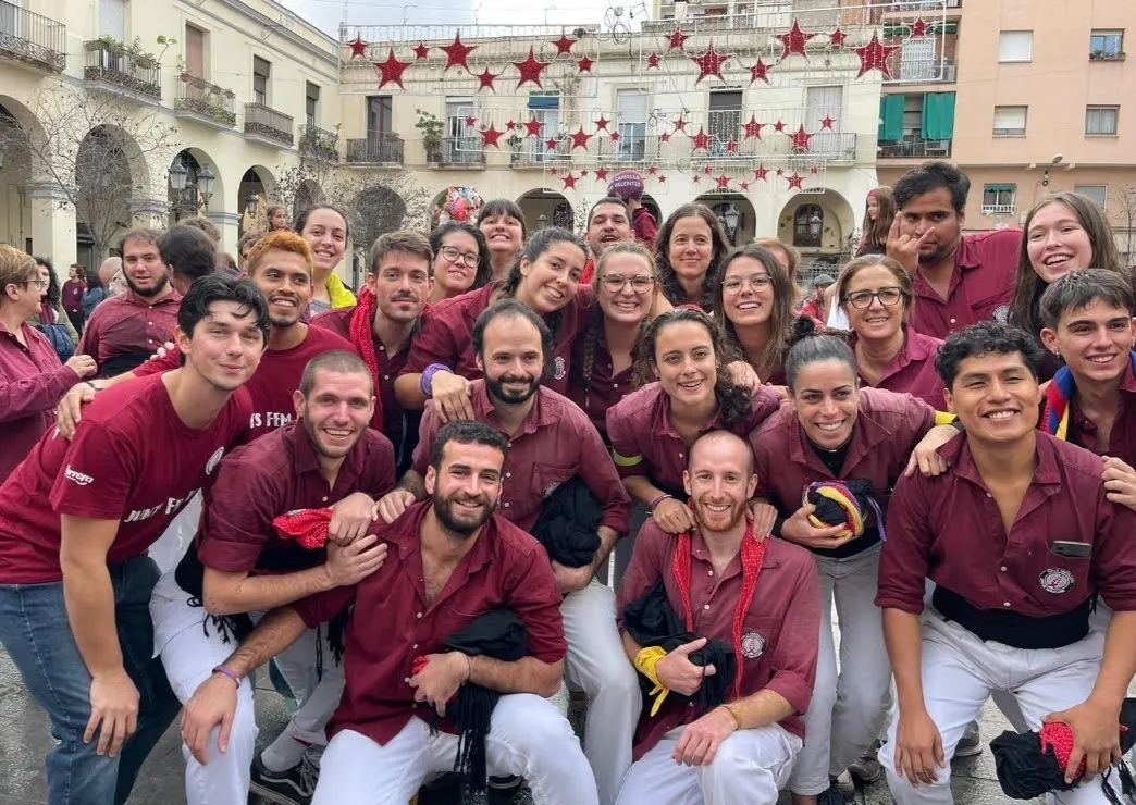 La colla reunida a plaça, mostrant força col·lectiva i sentit de grup.